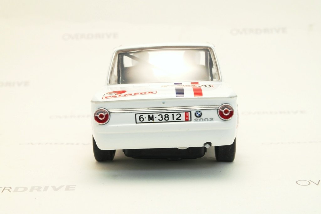 Carrera digital 132 bmw 2002 jgermeister #2